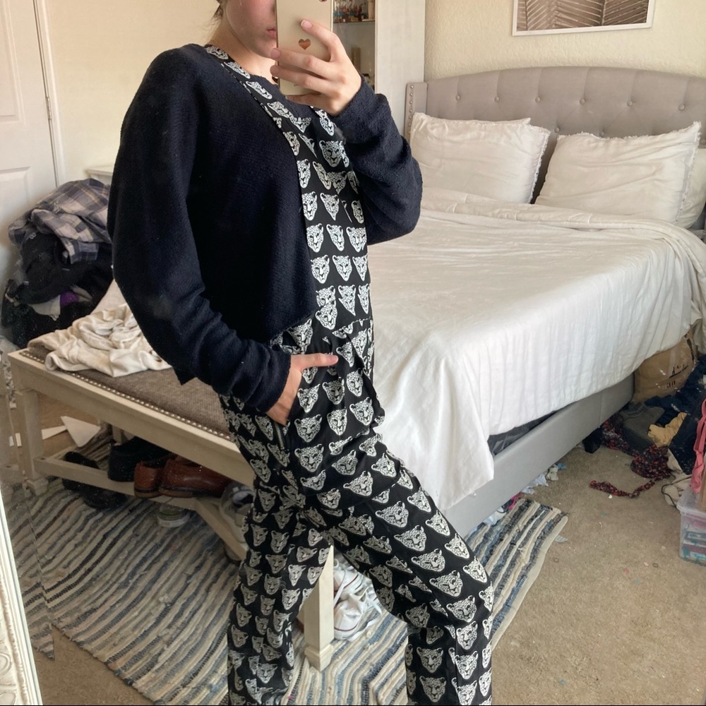 Lavish Alice black animal print art to wear overalls - Picture 13 of 13